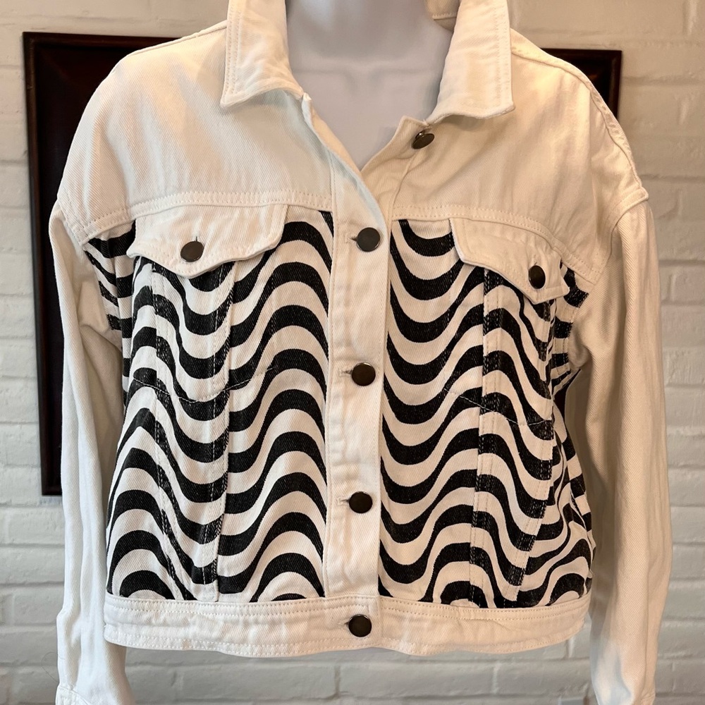 Le Lis Black and White Wave Jean Jacket